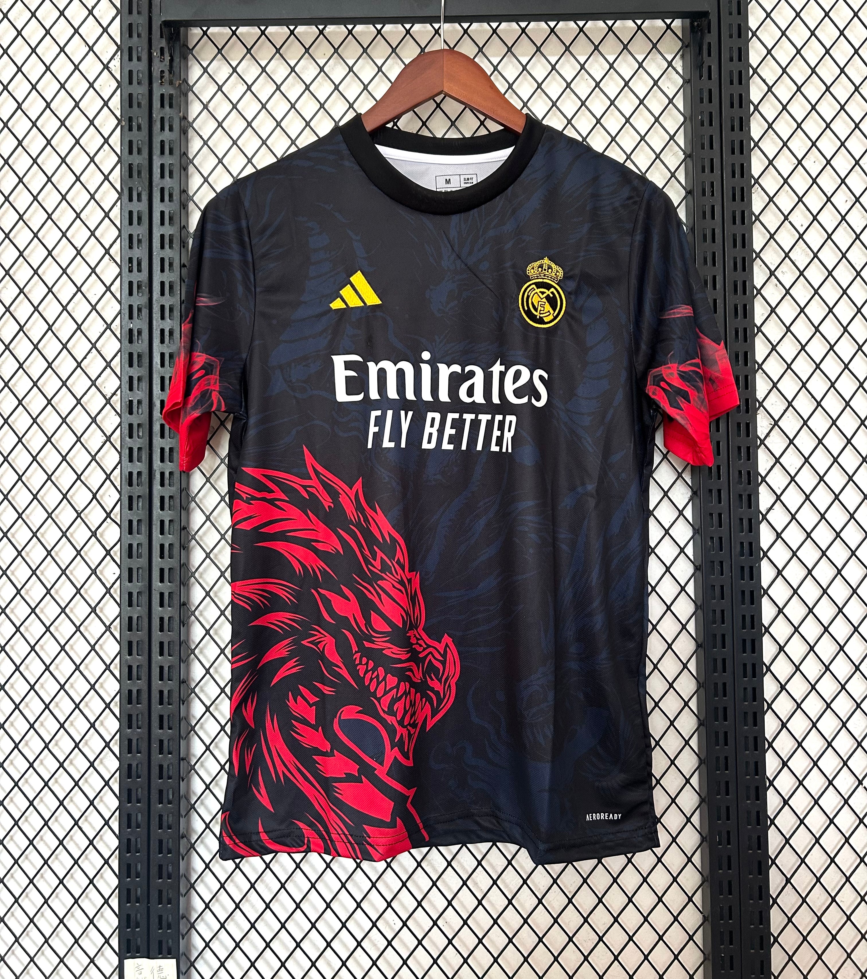 Maglia Real Madrid special 2025/26 nera con drago rosso