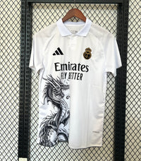 Maglia Real Madrid Special 2025 bianca con dragone nero e colletto